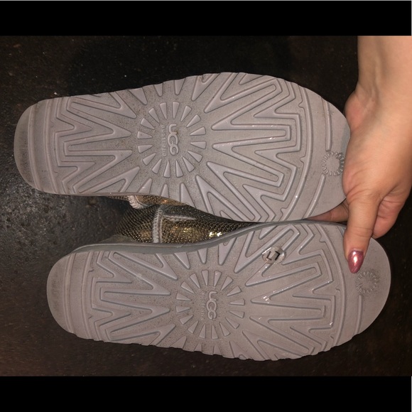 🚫 SOLD 🚫 Silver Sequin Uggs - Picture 3 of 4